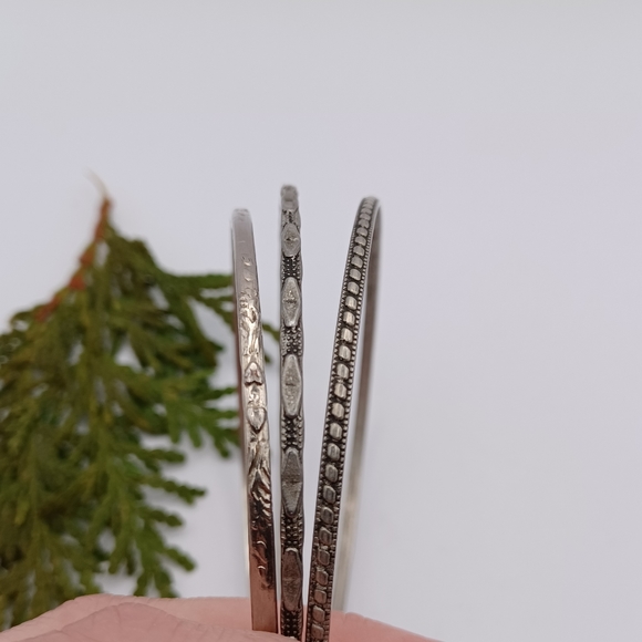 ✨️Vintage Silver-Toned Bangles - Set of Three - Picture 6 of 6